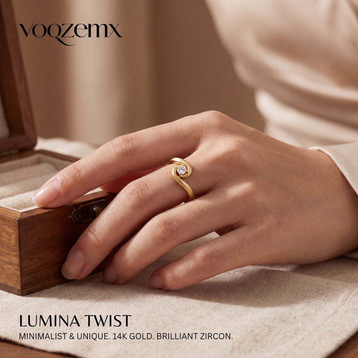 𝒗𝒐𝒒𝒛𝒆𝒎𝒙™ Lumina Twist Ring