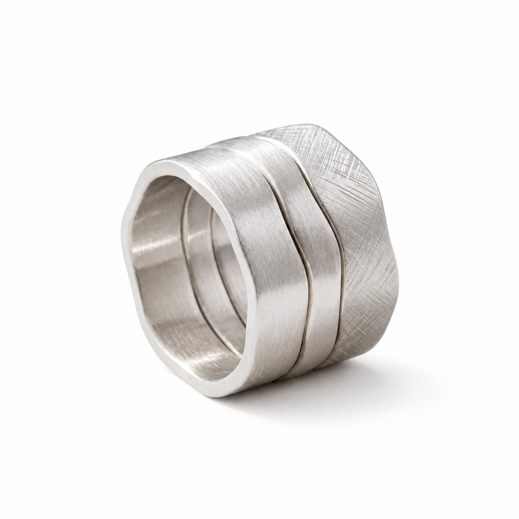 𝒗𝒐𝒒𝒛𝒆𝒎𝒙™ Sculptural Silver Band Ring