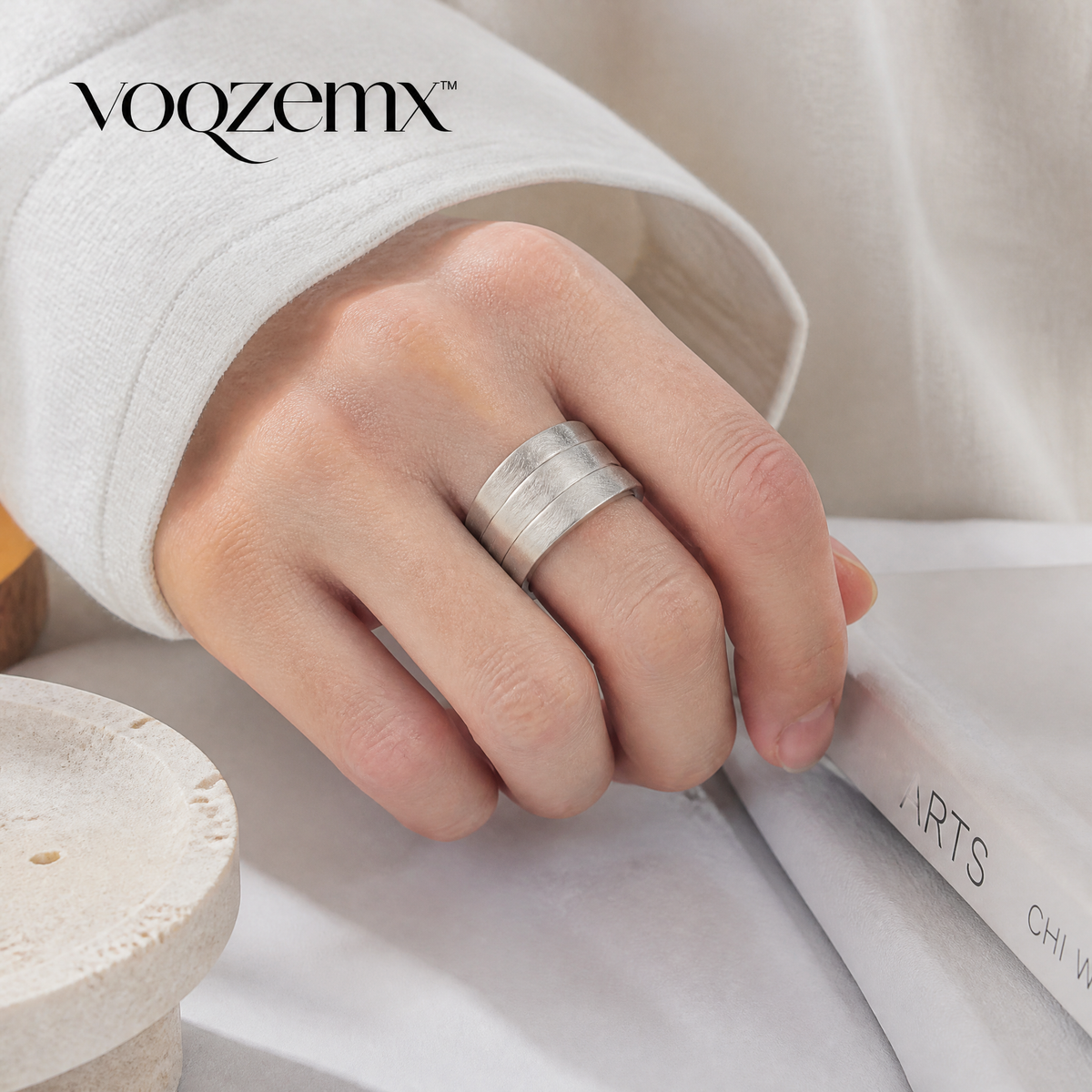 𝒗𝒐𝒒𝒛𝒆𝒎𝒙™ Sculptural Silver Band Ring